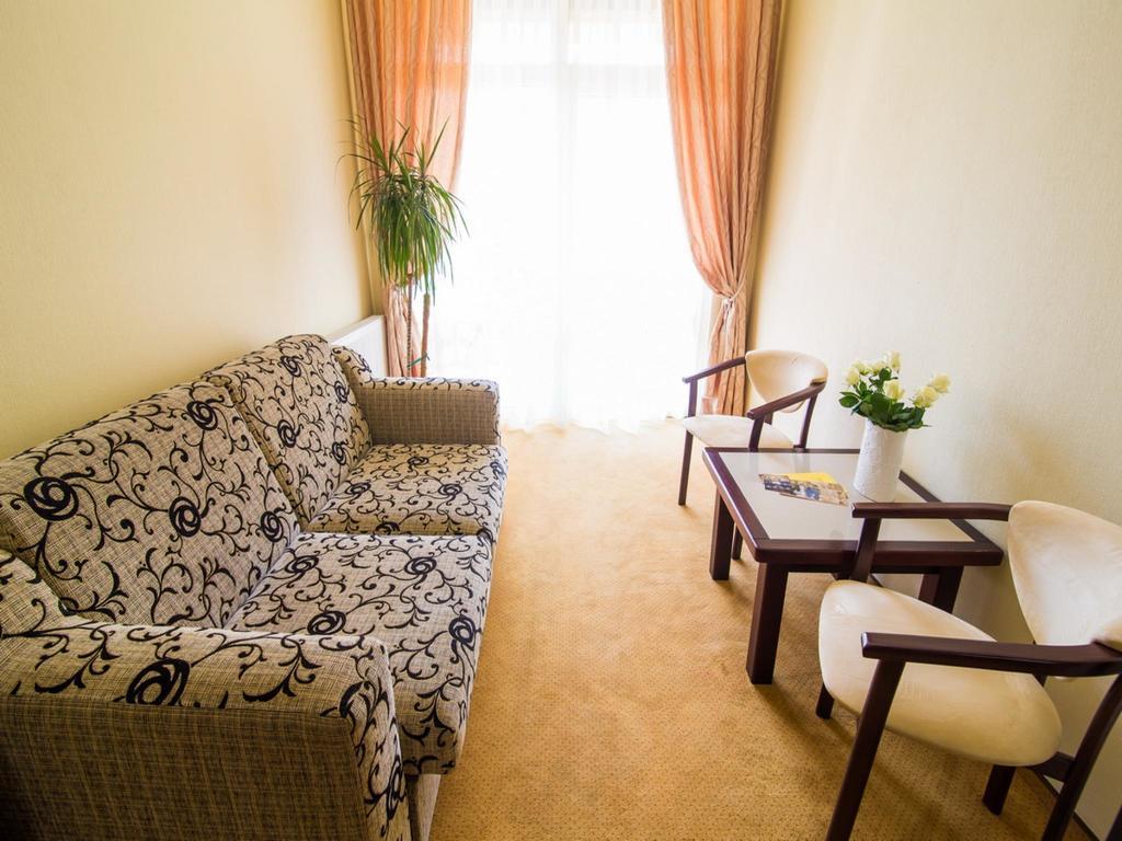 Georg Palace Hotel Chernivtsi Room photo